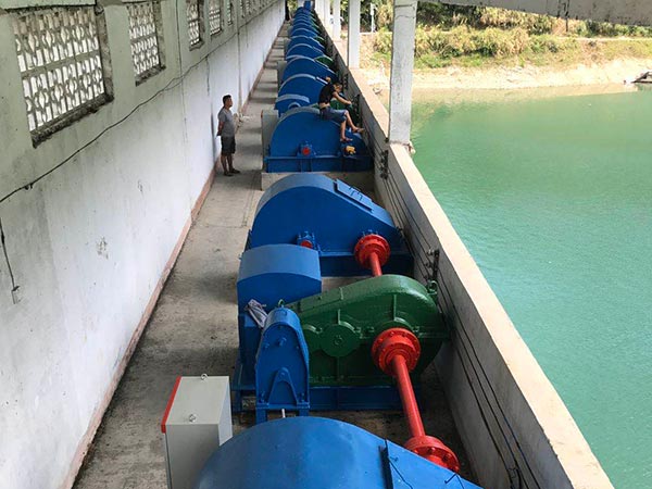 湘西钢闸门现场3
